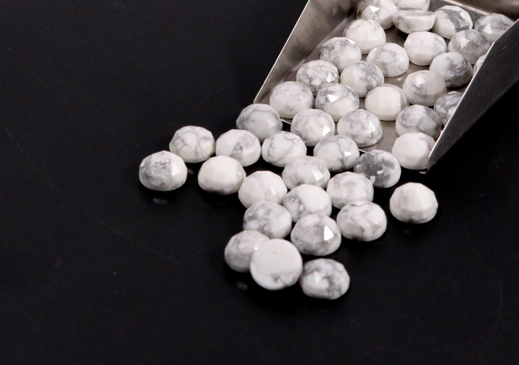 Natural Howlite Faceted Round Loose Gemstone, 8 mm, SKU2226